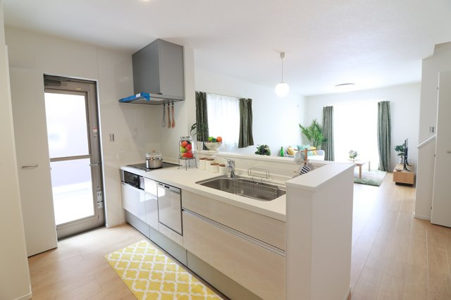 丸亀市今津町・新築戸建・太陽光システム搭載の外観|＊写真は同じメーカーの施工事例です。実物とは異なります。写真は、随時更新させていただきます。