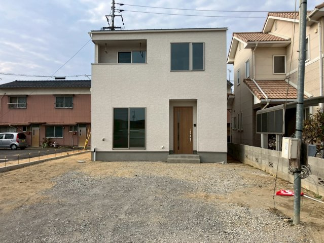 丸亀市今津町・新築戸建・太陽光システム搭載の駐車場