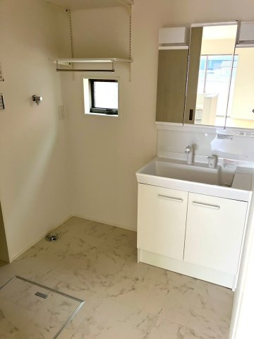 丸亀市今津町・新築戸建・太陽光システム搭載の独立洗面台