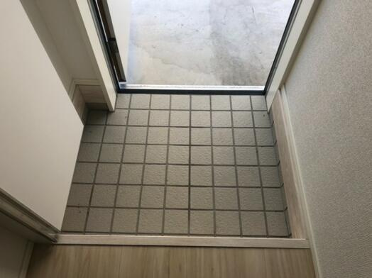 川崎市多摩区南生田１丁目のアパートの玄関