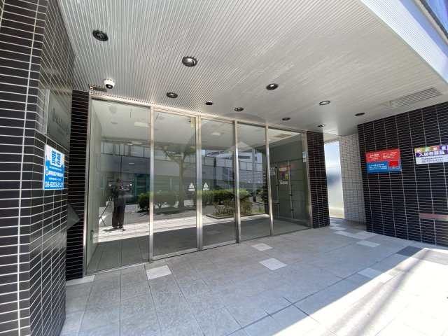 グランシス高井田のエントランス