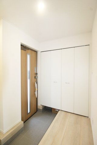 岩瀬郡鏡石町旭町　　　１号棟　　鏡石第２小学校、鏡石中学区の玄関|※同社施工例