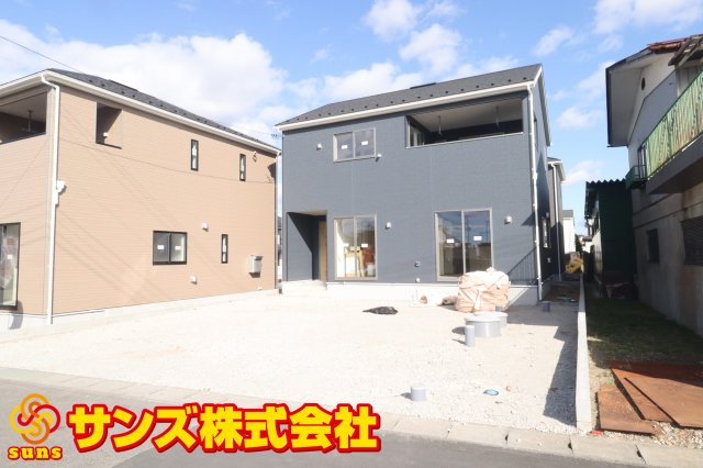 岩瀬郡鏡石町旭町　　　１号棟　　鏡石第２小学校、鏡石中学区の外観|南東側から見た駐車場を含む外観