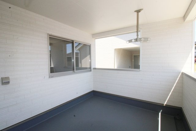 岩瀬郡鏡石町旭町　　　１号棟　　鏡石第２小学校、鏡石中学区のバルコニー|※同社施工例