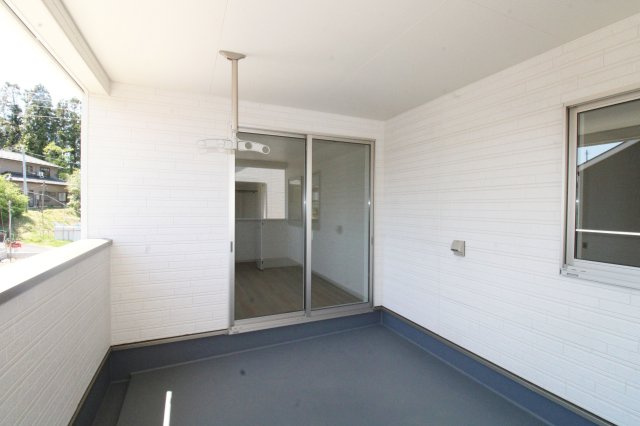 岩瀬郡鏡石町旭町　　　１号棟　　鏡石第２小学校、鏡石中学区のバルコニー|※同社施工例