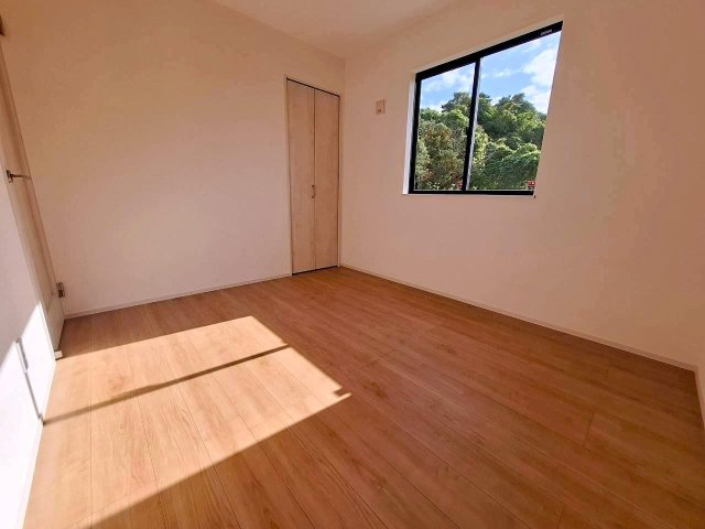 ハートフルタウン沖縄市古謝　全1棟の洋室|5.2帖②