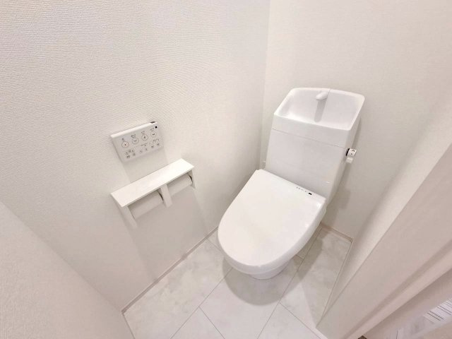 ハートフルタウン沖縄市古謝　全1棟のトイレ|2階トイレ