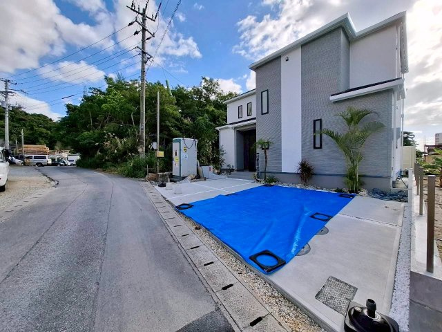 ハートフルタウン沖縄市古謝　全1棟の前面道路含む現地写真