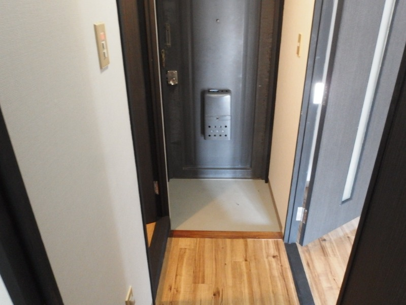 イーストガーデン杉の木館の玄関