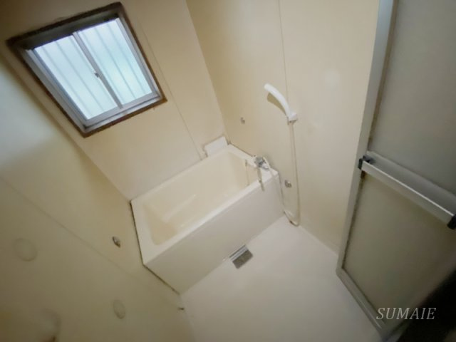 コーポスズキの浴室|窓があるお風呂です☆