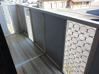 【バルコニー】 | リナージュハイム | 外からの目が気にならないバルコニーで洗濯物が干せます