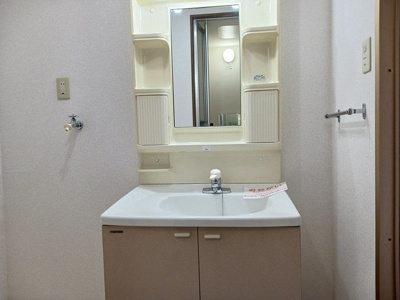 【洗面所】 | リナージュハイム | スペースが確保できる洗面所です