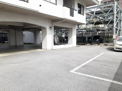 【駐車場】 | 双葉ハイム一条 | 駐車場に車を止められます