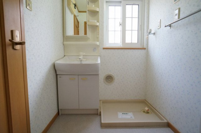 【洗面所】 | ファミリーヌⅡ | ゆったりとスペースのある洗面所