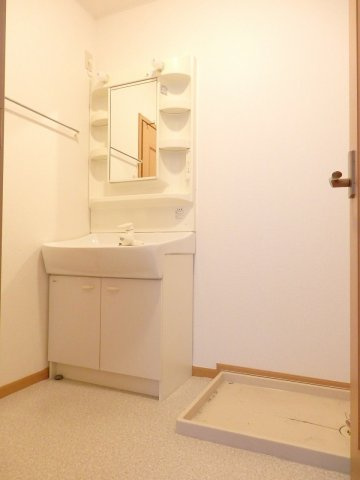 ルミエ－ルの洗面所|ゆったりとスペースのある洗面所