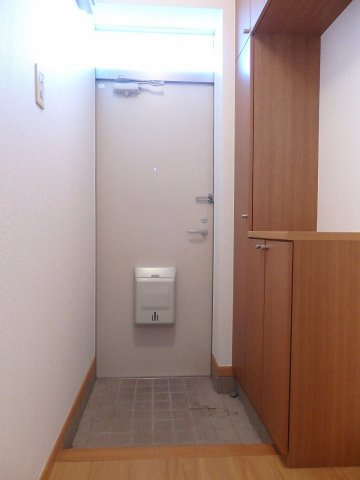 ルミエ－ルの玄関|明るい玄関です