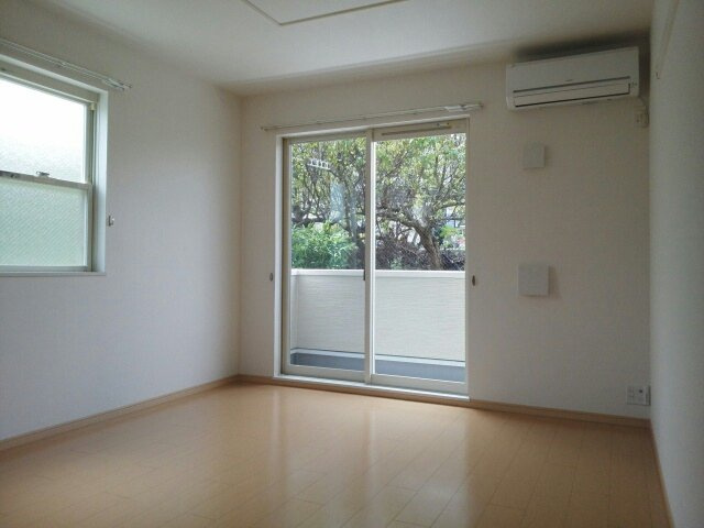 エテルノ・アロッジオ弐番館の内装|明るい室内です