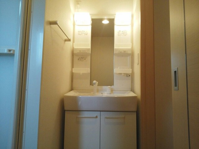 エテルノ・アロッジオ弐番館の洗面所|使いやすい洗面所です