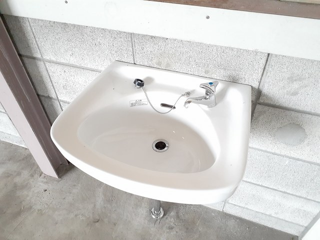 草内橋折事務所付倉庫Ｂの洗面所