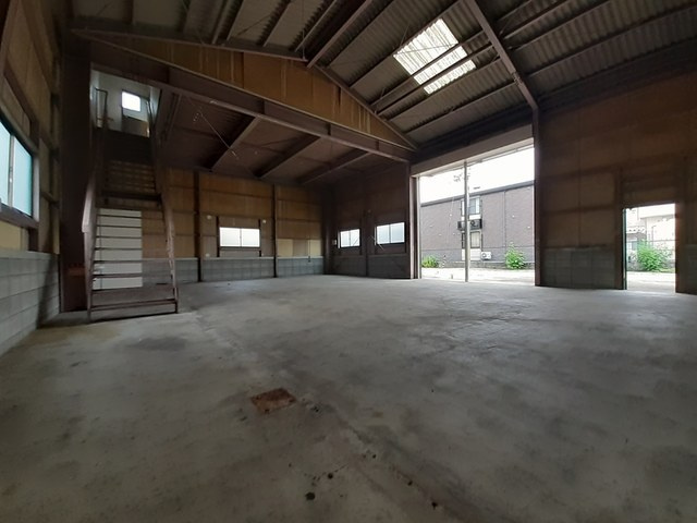 草内橋折事務所付倉庫Ｂの内装