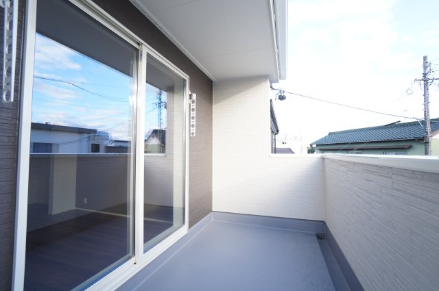 リーブルガーデン武豊町冨貴市場　2号棟のバルコニー|南向きで明るいワイドバルコニー