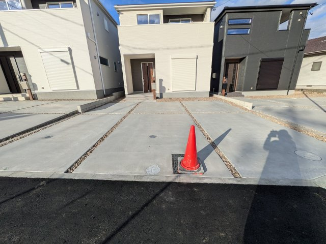 リーブルガーデン武豊町冨貴市場　2号棟の駐車場|駐車スペース2台～3台分の可能