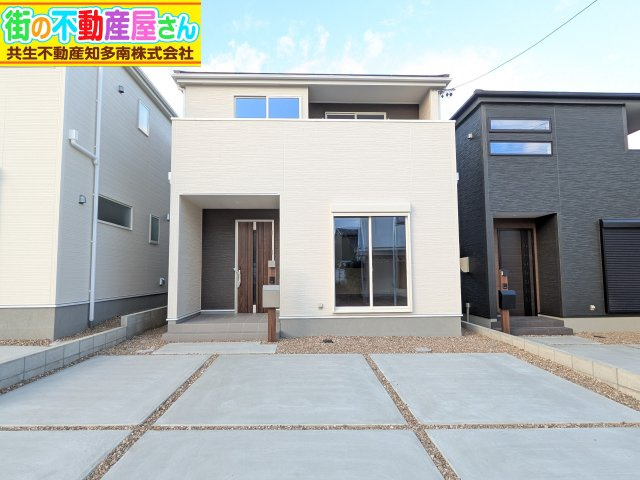 リーブルガーデン武豊町冨貴市場　2号棟