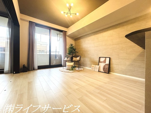 【居間・リビング】 | キングスクエア北大阪パークフェリスⅡ番館 | リビングルーム／南西向きのリビングルーム！