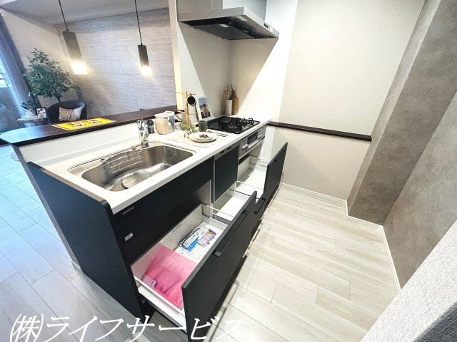 【キッチン】 | キングスクエア北大阪パークフェリスⅡ番館 | システムキッチン／スライド式の収納