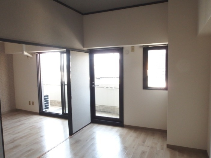 イーストガーデン杉の木館の居間・リビング