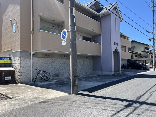 光彩館の駐車場