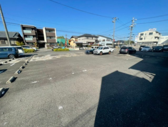 リバーサイドJ1の駐車場