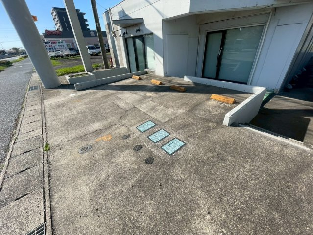 リバーサイドJ1の駐車場