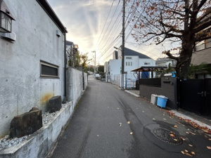 【前面道路含む現地写真】