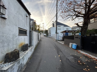 【前面道路含む現地写真】