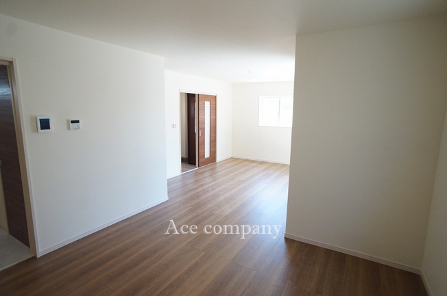 【居間・リビング】 | 八尾市萱振町2丁目 | 【LDK：広々19.87帖！】