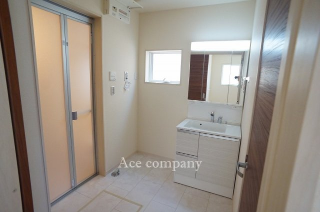 【独立洗面台】 | 八尾市萱振町2丁目 | 洗面室に床下収納付きです♪
