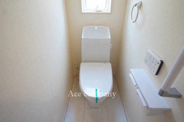 【トイレ】 | 八尾市萱振町2丁目 | トイレは1階と2階の各階に完備です☆ともに同形状のシャワートイレです☆