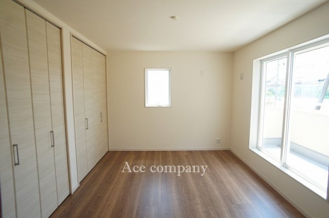 【子供部屋】 | 八尾市萱振町2丁目 | 【2階：東側洋室7.8帖】バルコニーに面しています☆