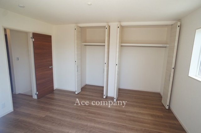 【子供部屋】 | 八尾市萱振町2丁目 | 【2階：東側洋室7.8帖】大容量のクローゼット完備です！