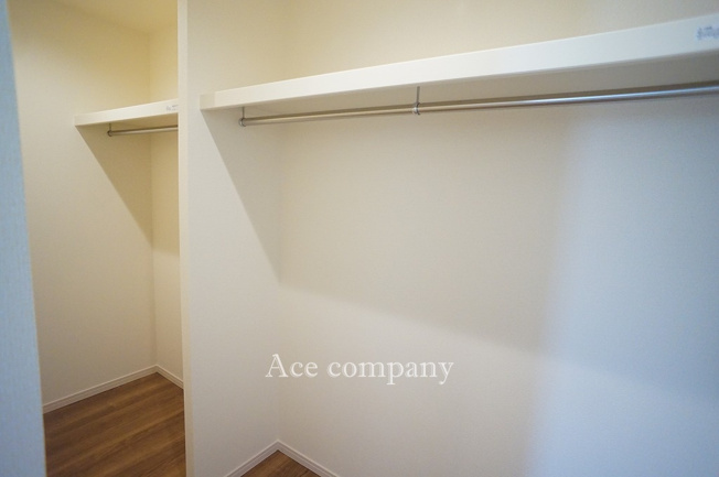 【収納】 | 八尾市萱振町2丁目 | 【2階：西側洋室7.8帖】たっぷり収納、ウォークインクローク内です♪