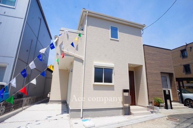 【外観】 | 八尾市萱振町2丁目 | 敷地間口広々！約8.4ｍ☆玄関人感センサー照明付きです☆