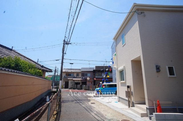 【前面道路含む現地写真】 | 八尾市萱振町2丁目 | 【前面道路：幅員約4ｍ】
