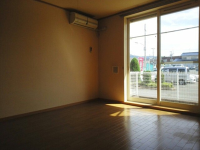 【内装】 | バンブ－スクエア－ | 明るい室内です