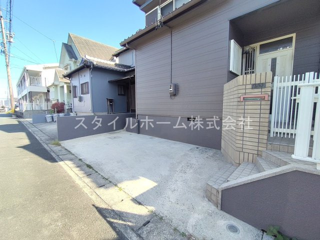 曙町測点戸建２の駐車場