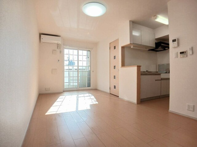 【居間・リビング】 | スミスガーデンα | 居間です