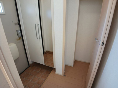 【玄関】 | スミスガーデンα | 明るい玄関です