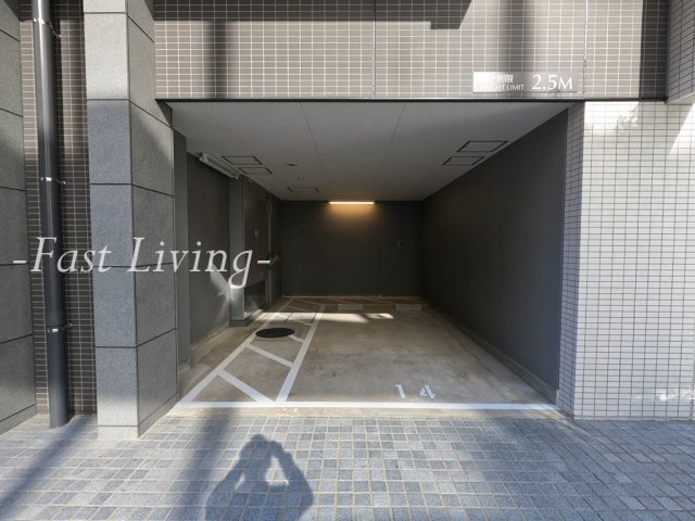 リブクオーレ神保町の駐車場