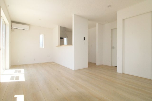 岩瀬郡鏡石町旭町　　　２号棟　　鏡石第２小学校、鏡石中学区の居間・リビング|※同社施工例