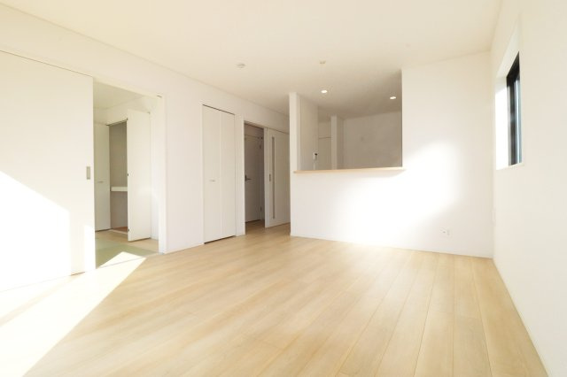 岩瀬郡鏡石町旭町　　　２号棟　　鏡石第２小学校、鏡石中学区の居間・リビング